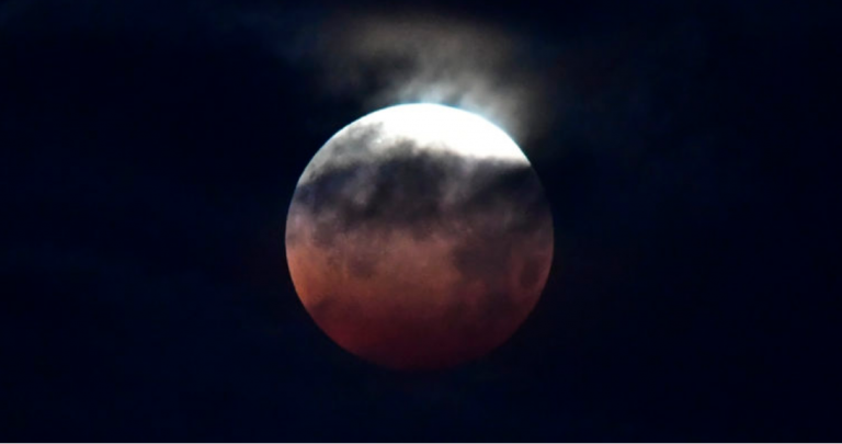 Alrededor de todo el mundo se vio el Eclipse Total Lunar y la Superluna