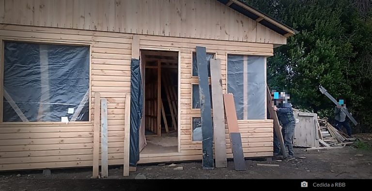 Casas usan terreno de EFE en Arauco