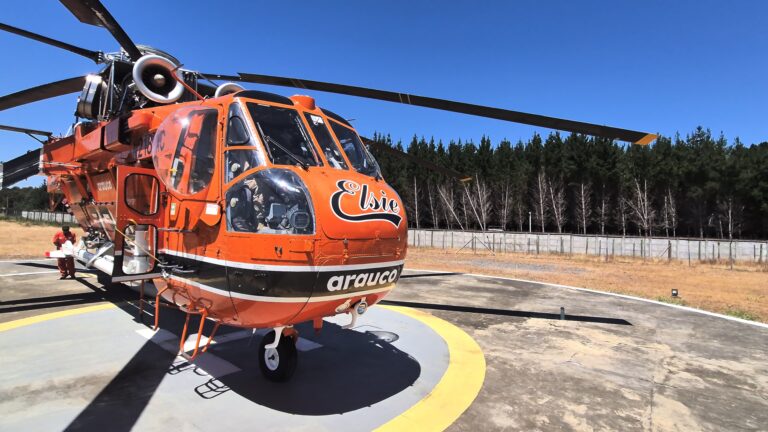 Helicóptero AIRCRANE S-64 para combatir incendios forestales en Chile en las regiones de Biobío y Ñuble 