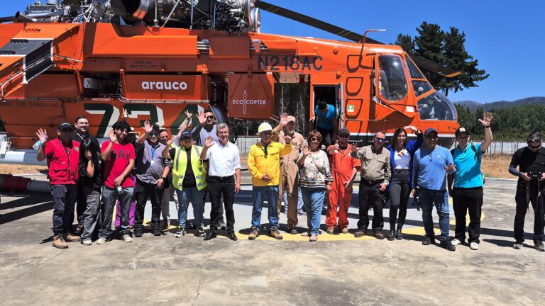 Empresa Arauco refuerza lucha contra incendios con helicópteros AIRCRANE S en Biobío y Ñuble demostrando compromiso ambiental