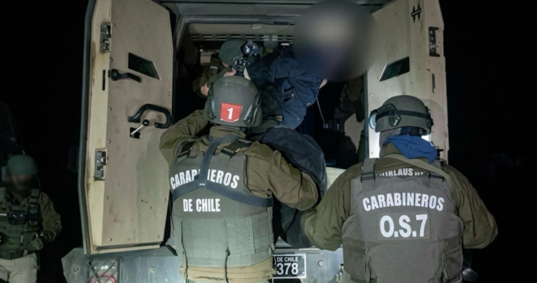 Detienen a hombre tras ser sorprendido con marihuana y armas en Ercilla ...